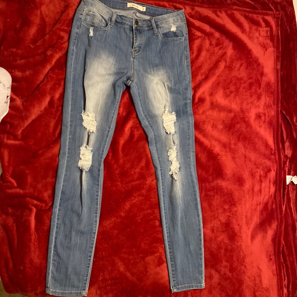 Ripped jeans in good condition. No stains